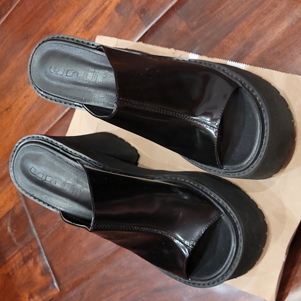 UNIF Becca Platform Sandal